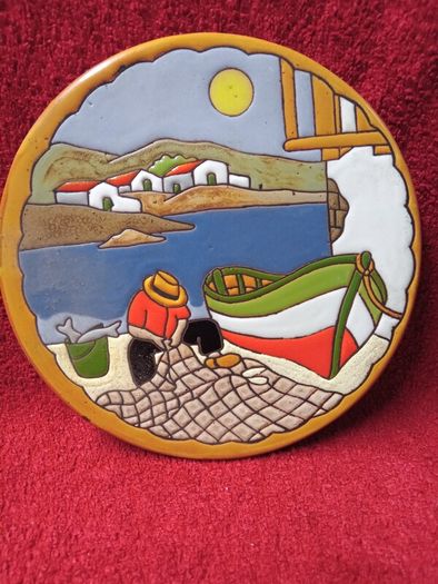 Glazed Embossed  Wall Plate