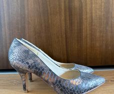Metallic snake print embossed leather pointed heels size 38 in good condition