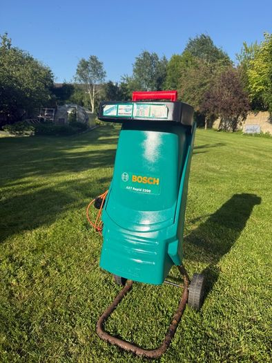 Bosch AXT Rapid 2200W Garden Shredder