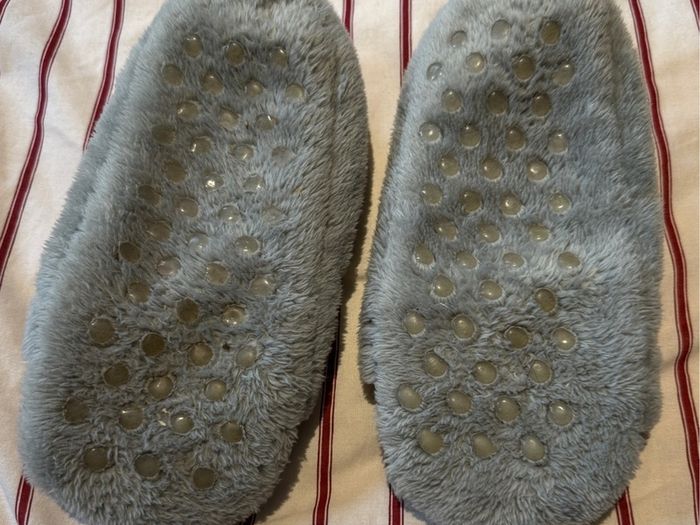 Cute Fluffy Cozy Sloth Slippers Size S!