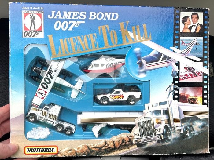 James Bond gift set