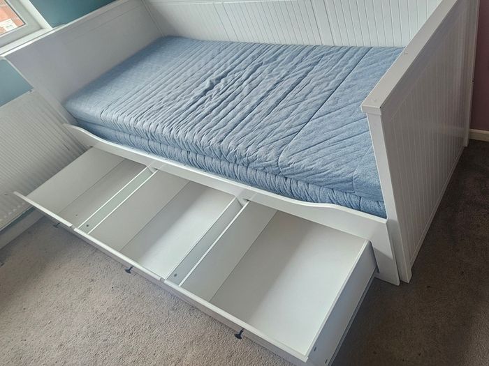 IKEA Hemnes day-bed, white, 3 drawers, 3 mattresses included