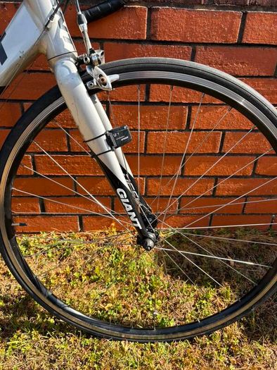 Giant Defy 4 Mens Road Bike