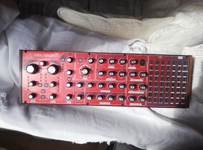 Behringer Neutron with patch cables
