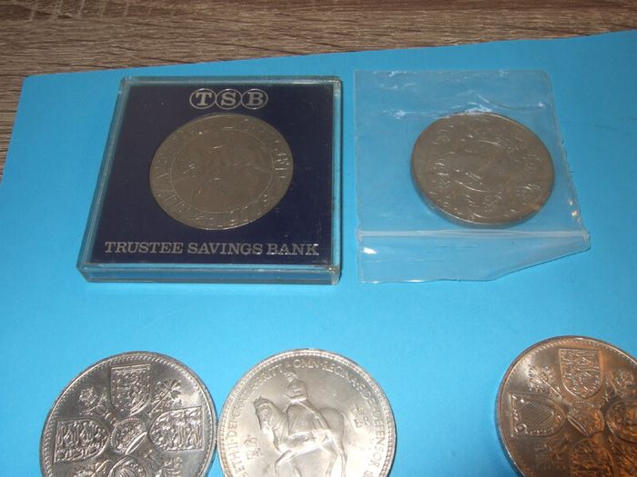 Uk Commemorative Coins.
