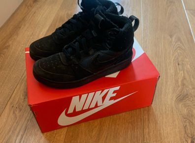 Nike Court Borough Mid-top. Fleece Lined. Size 2.5