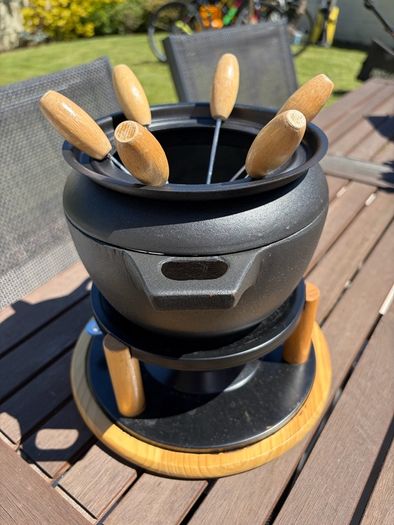Cast iron fondue set