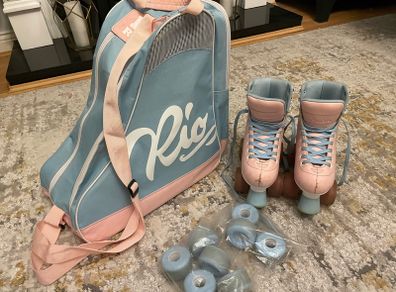 Rio Rollerskates & Matching Bag & Extra Light Up Wheels
