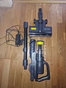 MUIZZY Bagless vacuum