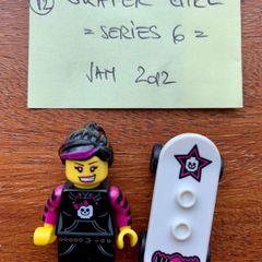 Lego minifigure Skater Girl - Series 6 (2012)