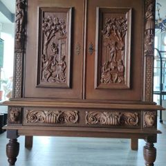 Beautiful antique oak cabinet