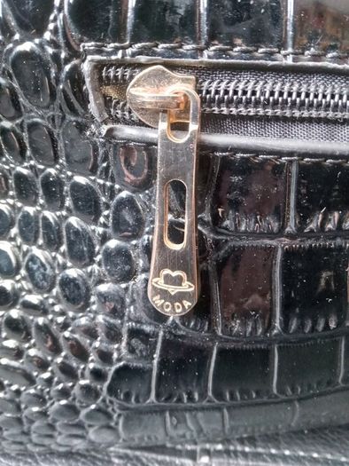 Black croc design Moda handbag