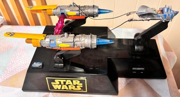 STARWARS Anakin Skywalker Spaceship Alarm Clock (1999)