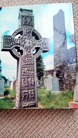 Wonders of Ireland. Newby & Petry.