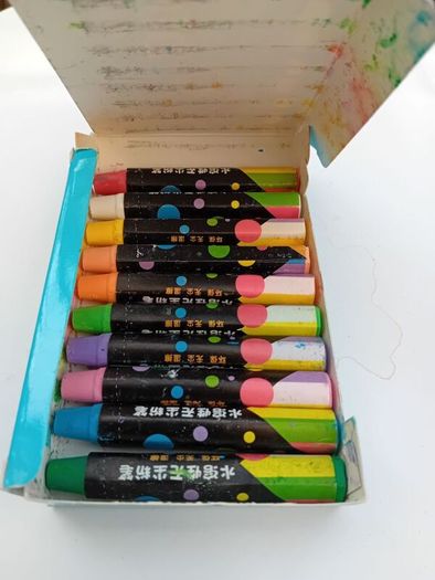 Pack of crayons