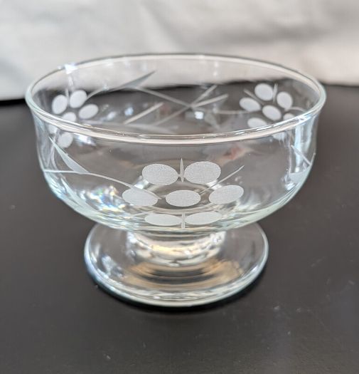 Vintage Etched Crystal Footed Dessert Bowls Pair Grapevine Leaf Design