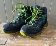 Hiking boots Hi-Tec waterproof kids size 3.5
