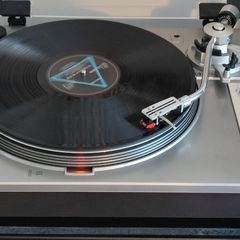TOSHIBA SR-F335,FullAuto DirectDrive turntable. LIKE NEW!