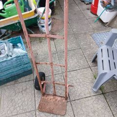 free hand trolley/missing wheel