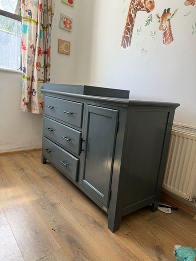 Selling a nursery set for twins, consisting of 2 Kub Walda cot beds and a matching changing unit.