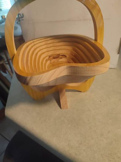 Vintage Equinoccio Pineapple Wooden Accordion or Collapsible Basket