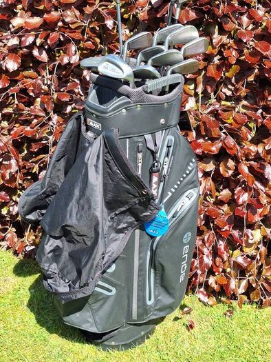 Golf clubs. Titleist set