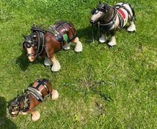3 horse set