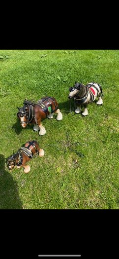 3 horse set