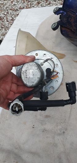 gsxr k5 750 fuel pump will fit k4 k5 600 or 750