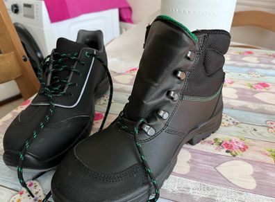 safety boots/ shoes