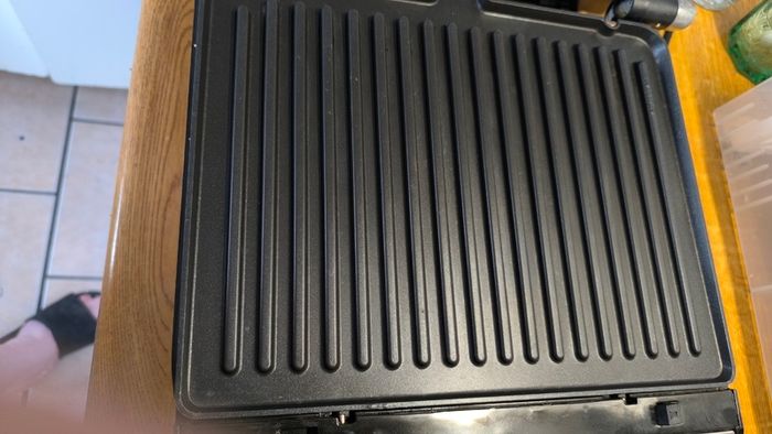 Aigostar Dual-Knob Sandwich Toaster with Removable Plate, 2000W