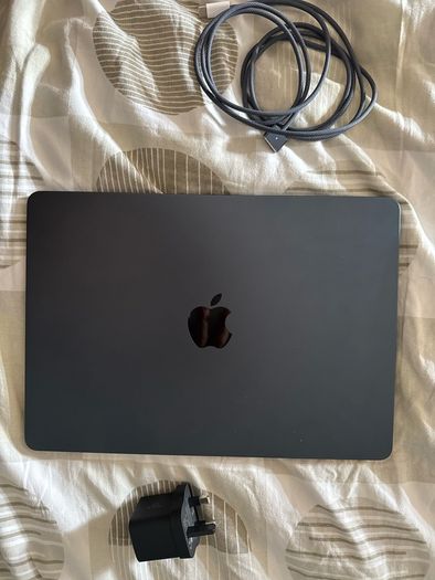 Apple MacBook Air 13 inch M3  Midnight