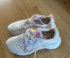 Nike runners size 4.5UK