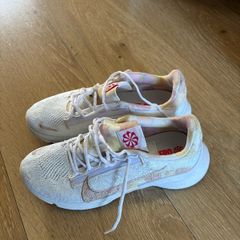 Nike runners size 4.5UK