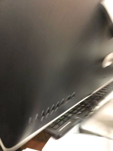 iMac 21 with keyboard and mouse.