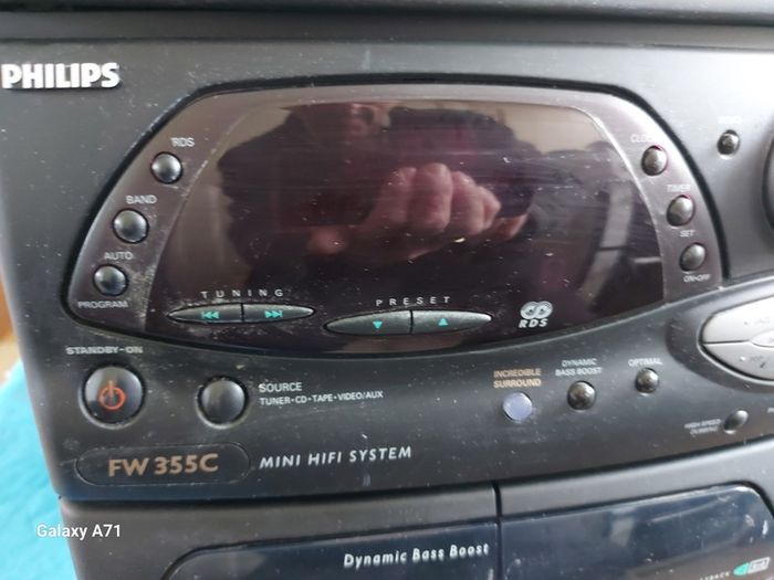 Philips Music HiFi System, Model FW355C, 3 CD, Dual Tape and Radio, in very good condition