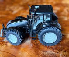Siku 3268 Valtra T191 Black