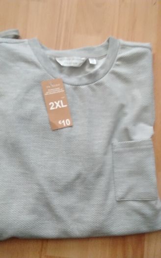 Men's T/Shirt and Shorts .. Size: 2 X Large