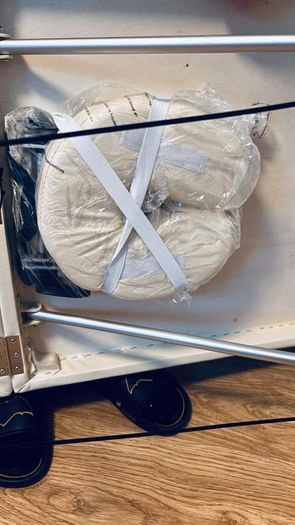 Tahiti Professional Portable Massage Table Bed (Cream) Excellent Condition