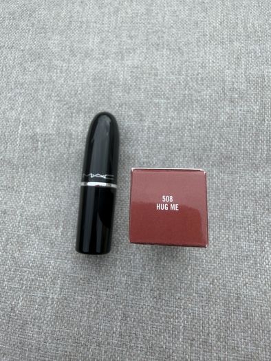 MAC Lustreglass Lipstick Shade 508 Hug me