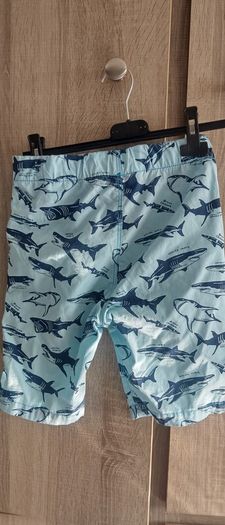 h&m shorts with sharks motif size 8-9 years old  PRICE 12 EURO