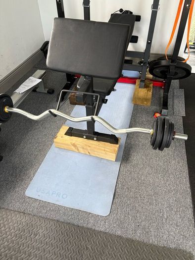NEW, fully assembled Body train deluxe Weight Benc