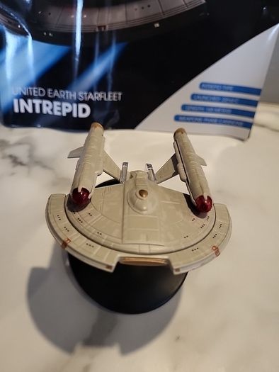 eaglemoss star trek united earth star fleet intrepid