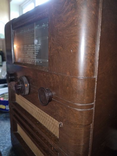 Vintage Cossor 77B Bakelite radio - 1940