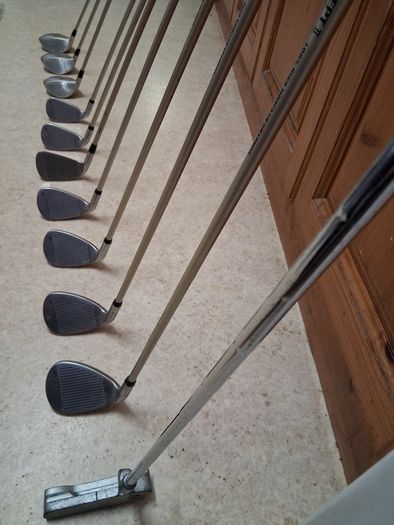 Ladies Golf Clubs. Set Of Right Handed Ladies Flex Graphite Golf Clubs In Excellent Condition. Collect In Dublin Or Receive Via Post.