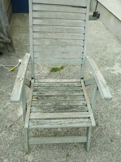 garden table and chairs