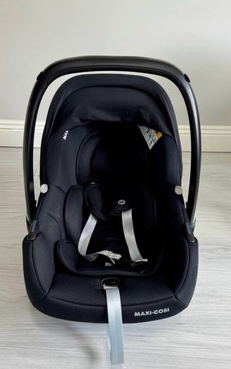 Maxi-Cosi Cabriofix infant car seat , ISOFIX Base , Buggy Adapters in Excellent Condition