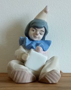 Clown gifted with his beautiful little gift porcelain figurine Ashford Collection