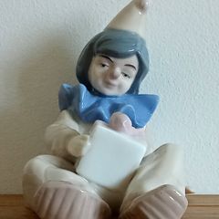Clown gifted with his beautiful little gift porcelain figurine Ashford Collection