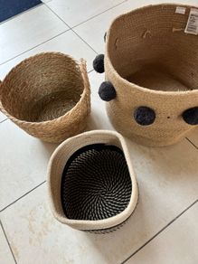plant pots  x3